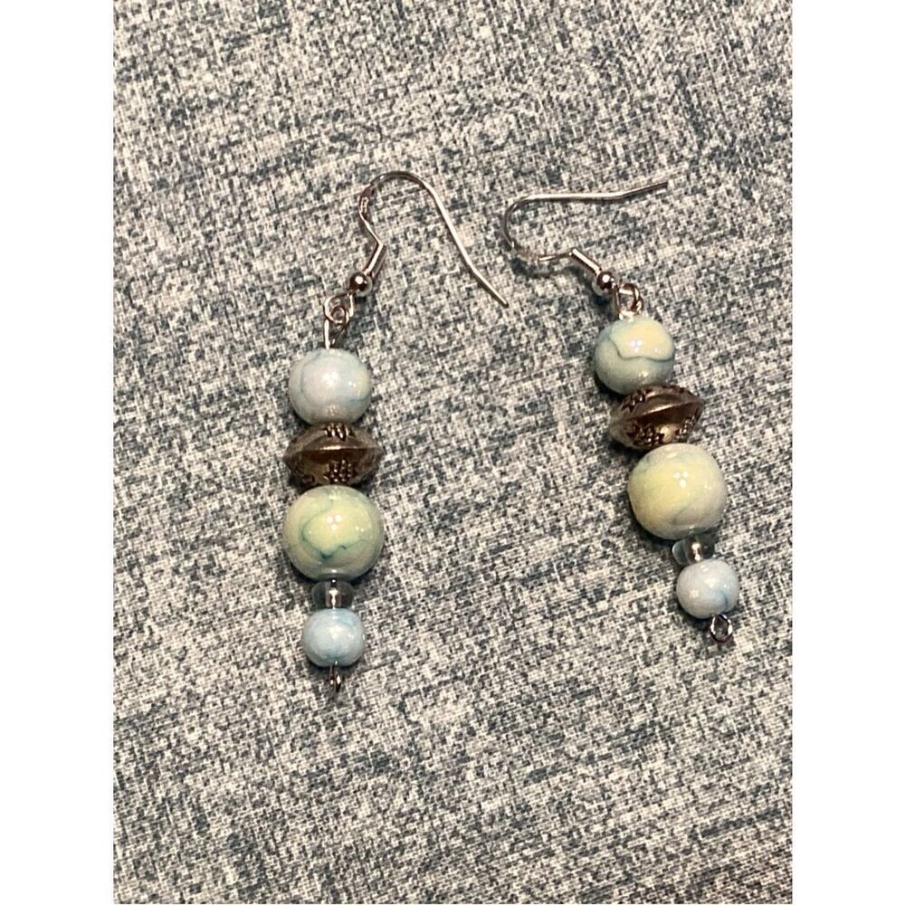 NWOT. Silvertone Blue and Silver Beaded Earrings
